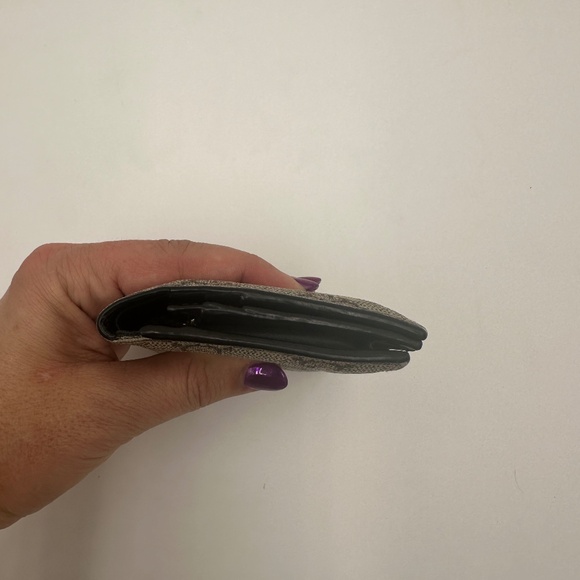 Gucci Bee Supreme Wallet - Picture 8 of 14